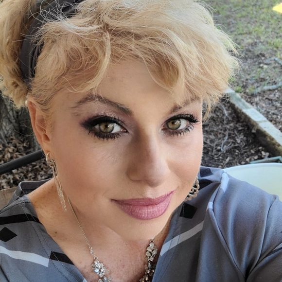 Meet your Posher, Sherry - Picture 2 of 4